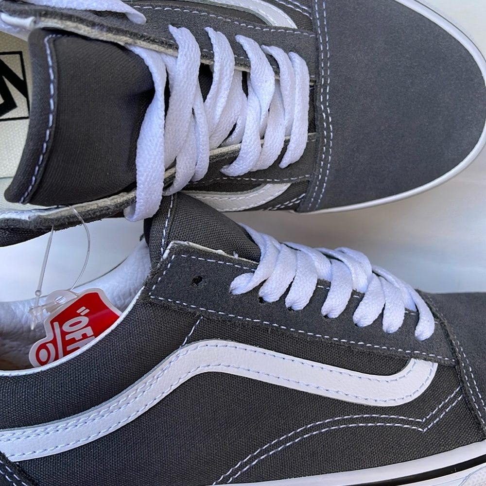 Vans WMNS Old Skool
Pewter/True White
VN0A4BV5195
Sneakers - Picture 15 of 16